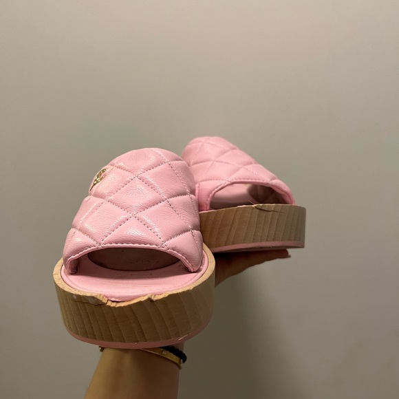 CHANEL Lambskin Quilted CC Slip On Platforms - Picture 4 of 7